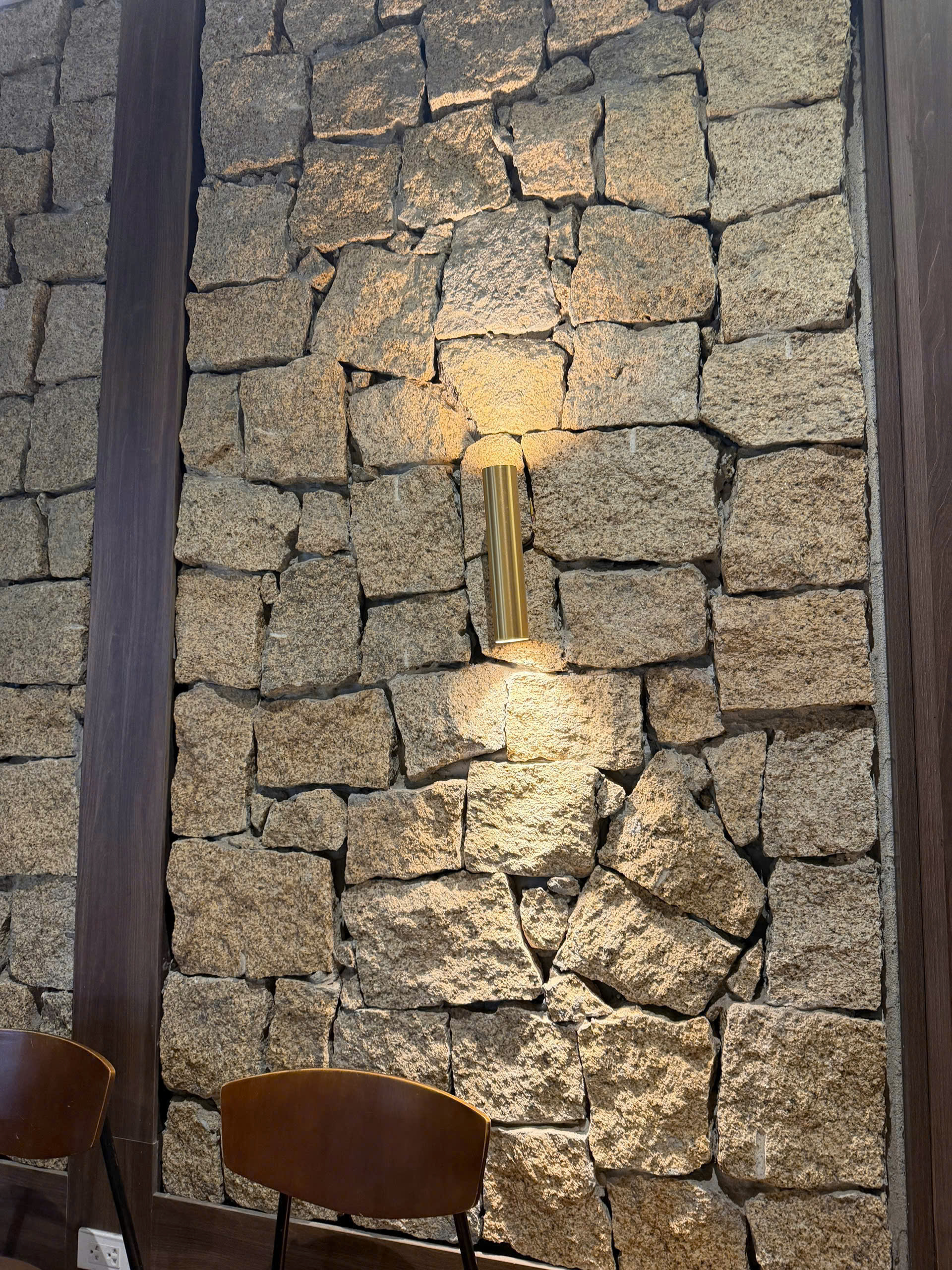 Đá Granite Vàng Băm Ốp Trang Trí